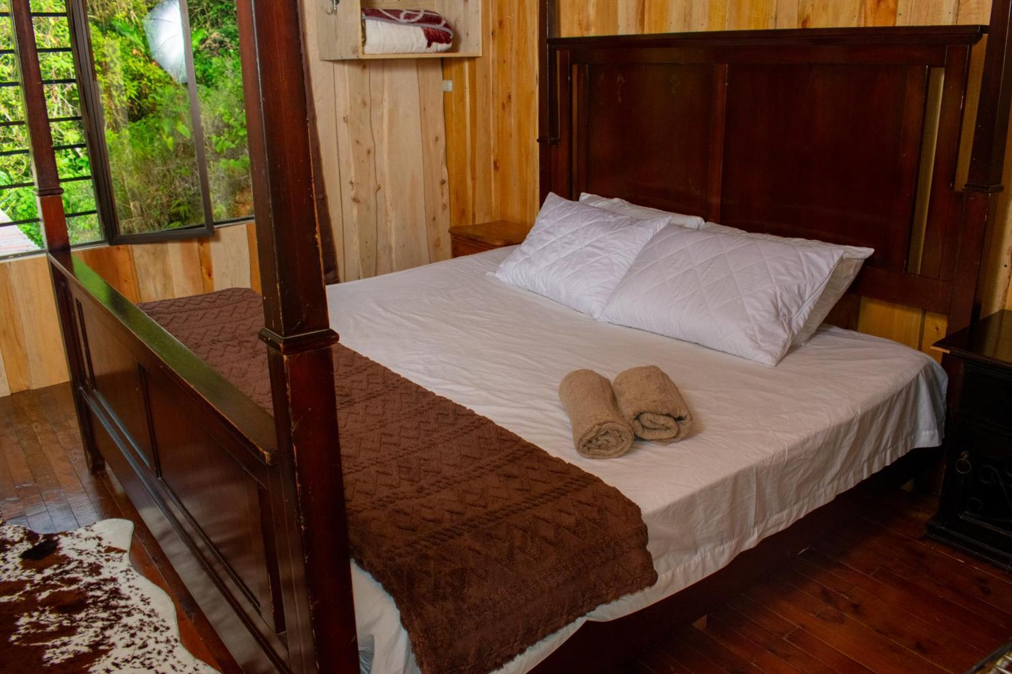 Ave Del Paraiso Chalet Cartago